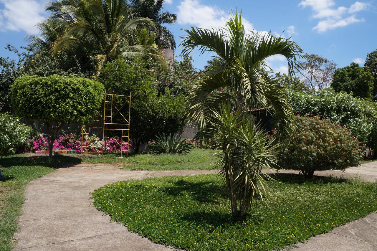 Farallones Hotel Chinandega Exterior photo