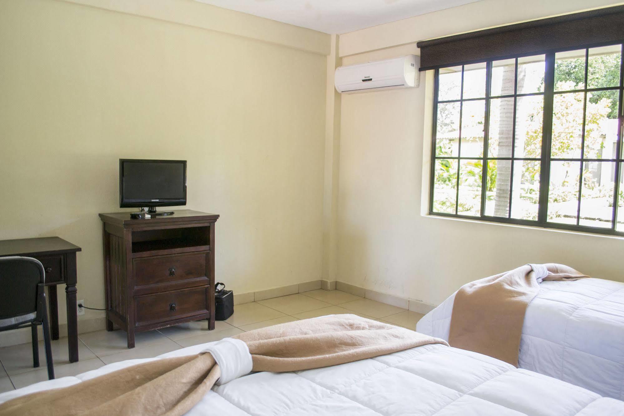 Farallones Hotel Chinandega Exterior photo
