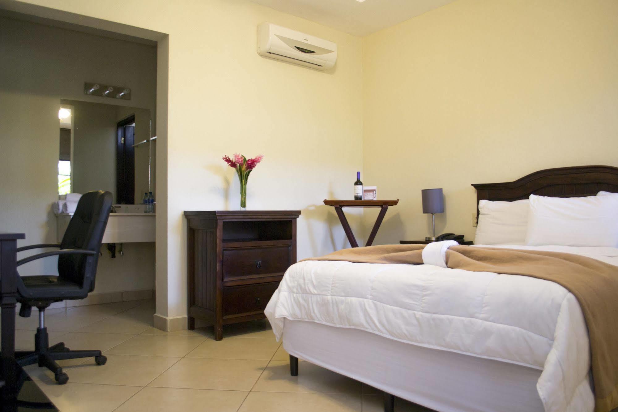 Farallones Hotel Chinandega Exterior photo